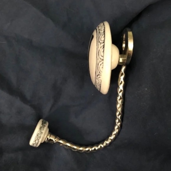 Anthropologie Molly Hatch letter U monogram ceramic wall hook chrome-plated iron - Picture 4 of 7